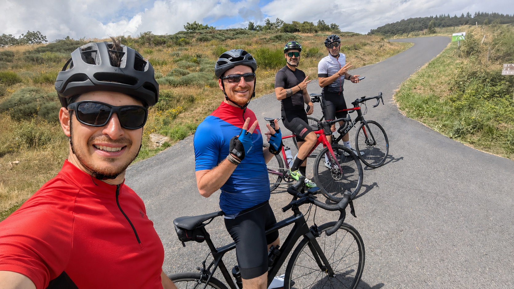 Vélopotos : pourquoi les séjours vélo entre amis deviennent les meilleurs souvenirs d'été